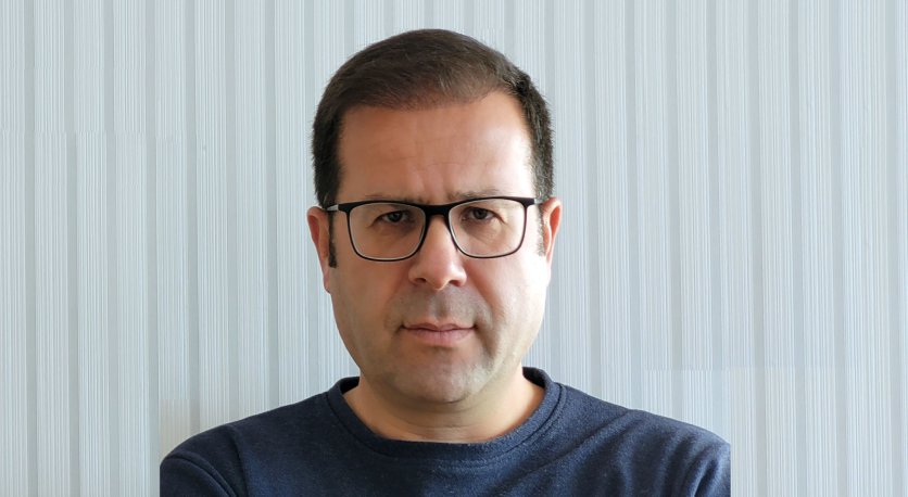 EŞEKLİ KÜTÜPHANECİ